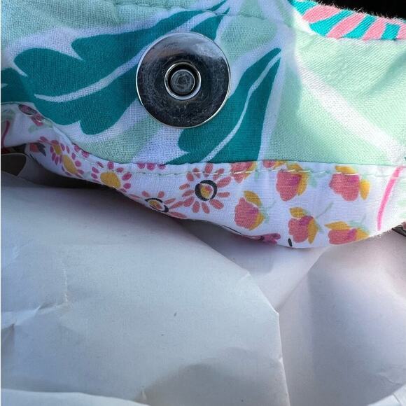 ˚₊‧꒰ა ☆ ໒꒱ ‧₊˚ Vera Bradley Iconic Small Vera Tote Bag in Mint Flowers (3A- DM) - Picture 7 of 11